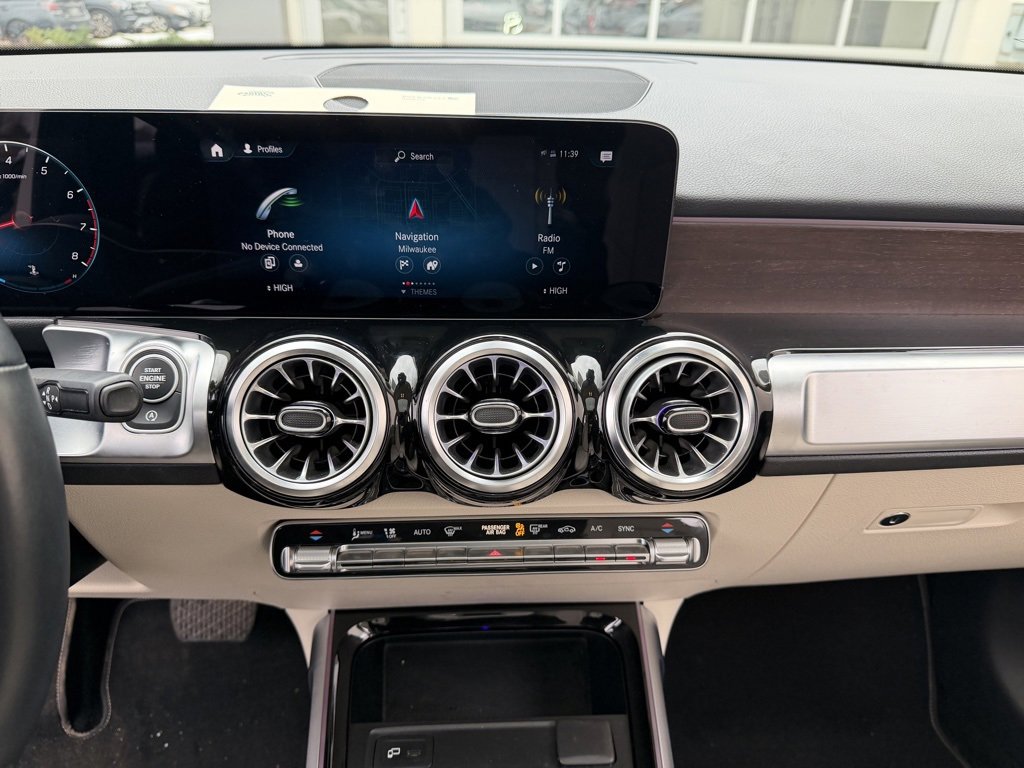 Used 2023 Mercedes-Benz GLB 250 4MATIC image 31