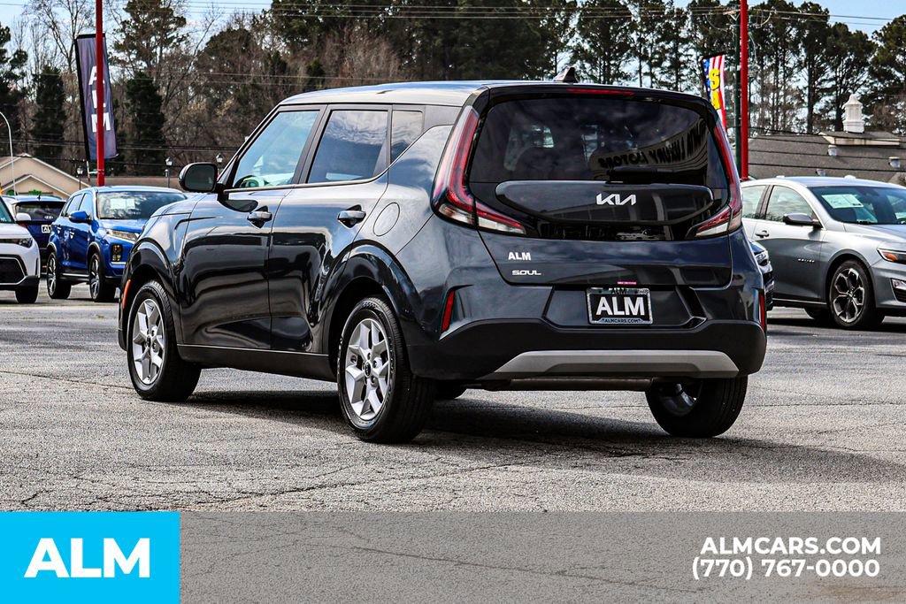 Used 2025 Kia Soul LX w/ LX Technology Package FWD image 7