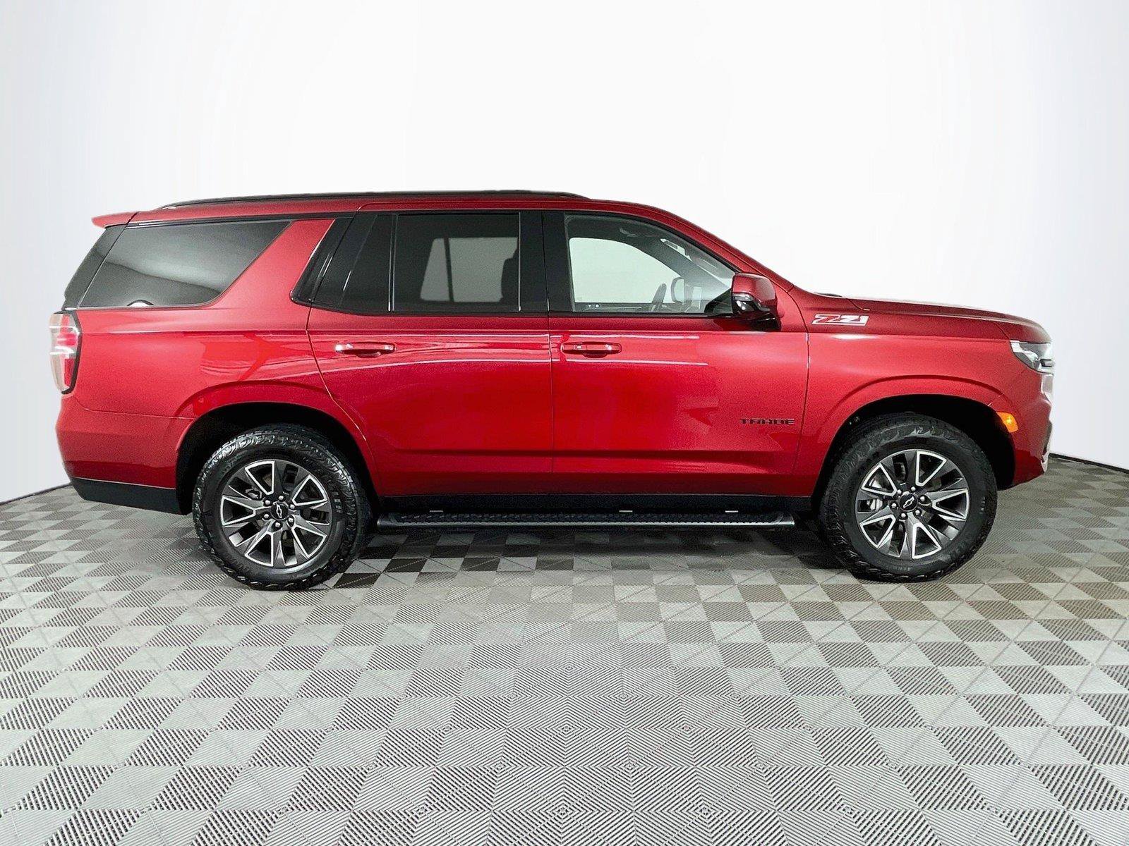 Used 2024 Chevrolet Tahoe Z71 w/ Luxury Package AWD/4WD image 11