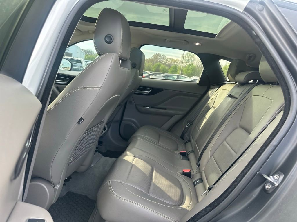 Used 2018 Jaguar F-PACE R-Sport image 12