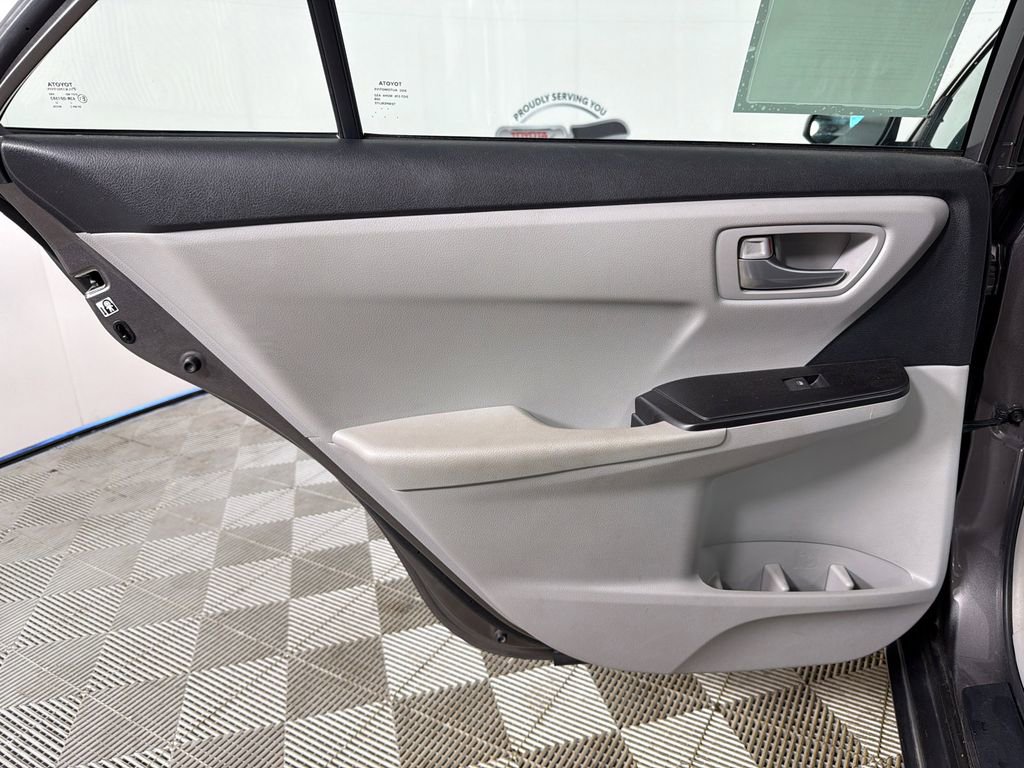 Used 2017 Toyota Camry LE image 21