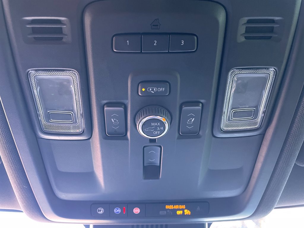 Used 2023 Chevrolet Suburban Premier image 32