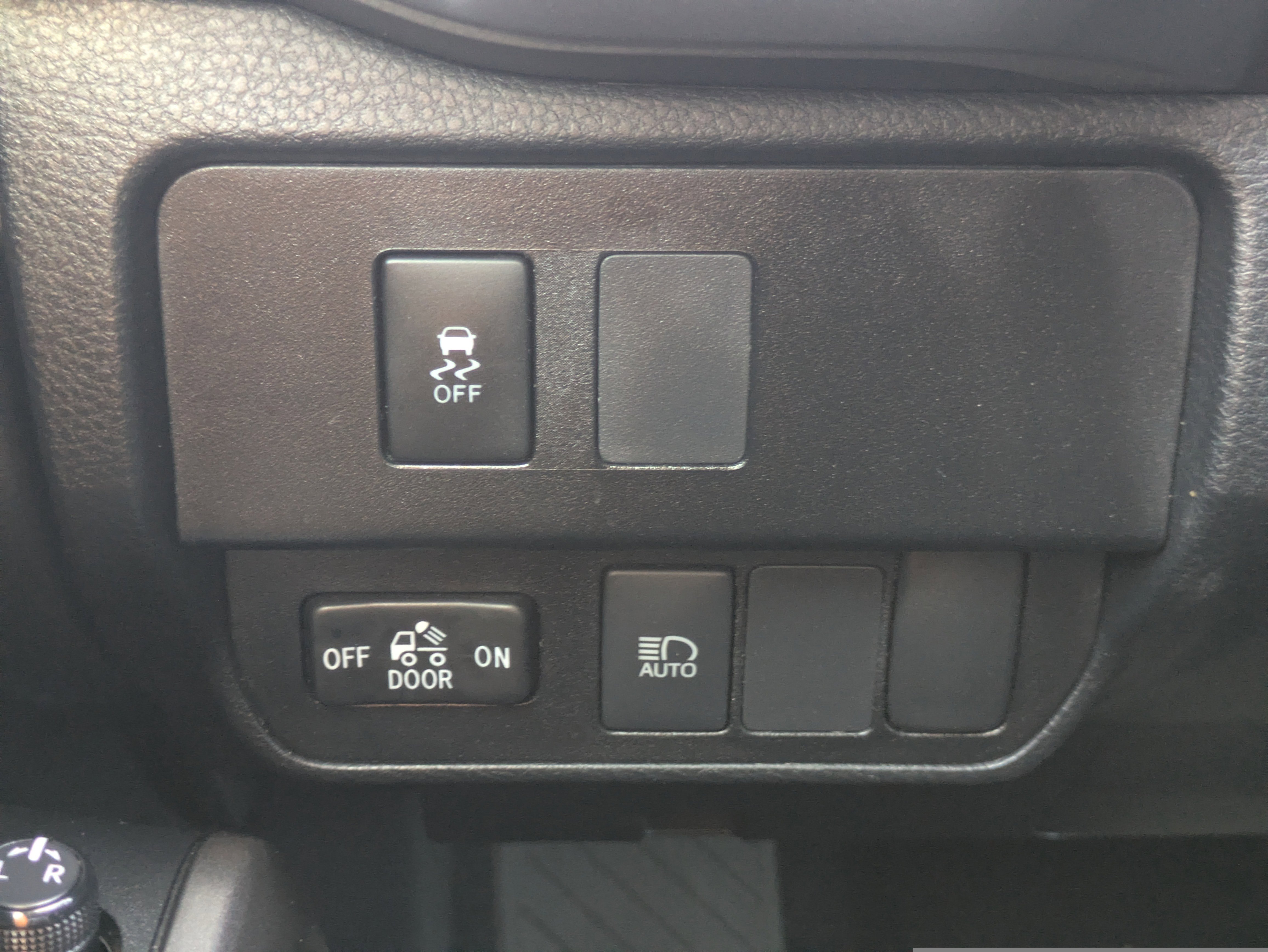 Used 2022 Toyota Tacoma SR5 w/ Technology Package image 13