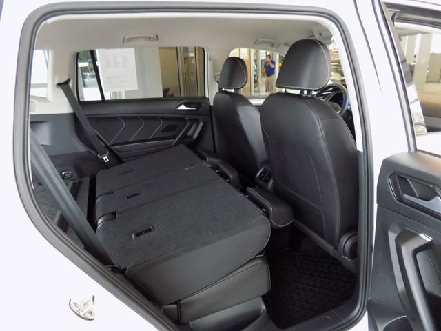 Used 2022 Volkswagen Tiguan SE AWD/4WD image 31