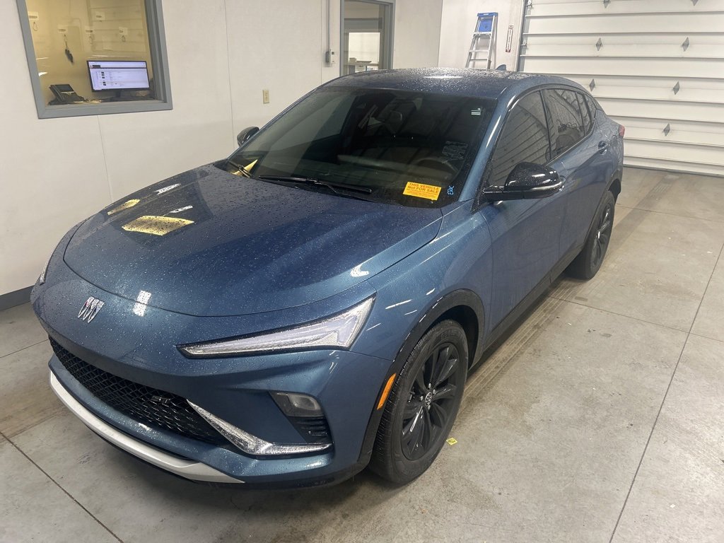 Used 2025 Buick Envista Sport Touring image 2