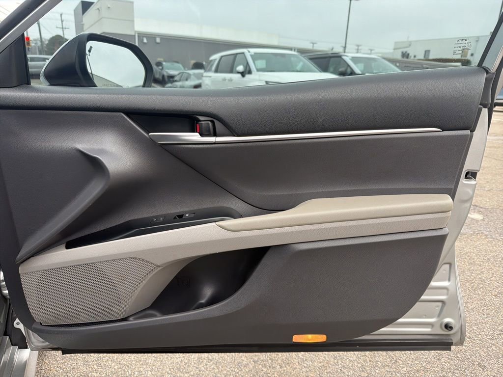 Used 2019 Toyota Camry LE image 28