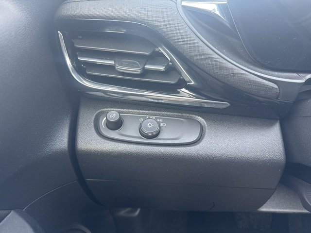 Used 2025 Buick Envista Sport Touring image 13