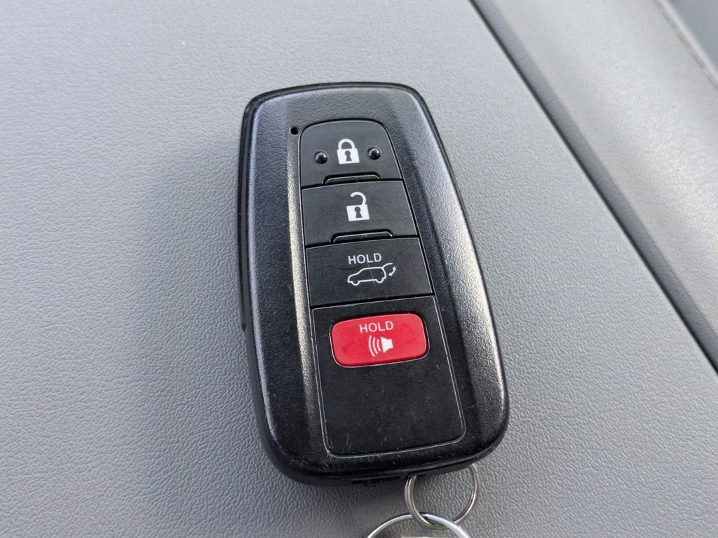 Used 2022 Toyota Highlander XLE image 29