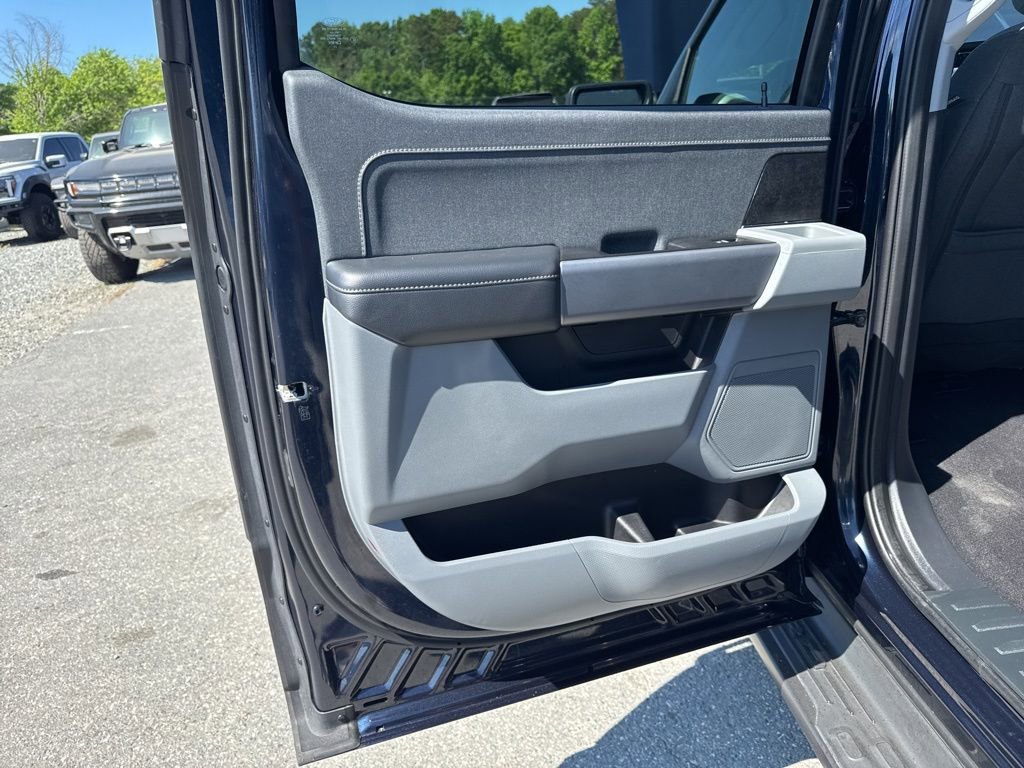 Used 2023 Ford F150 Lightning XLT AWD/4WD image 27
