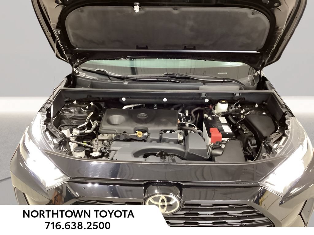 Used 2025 Toyota RAV4 XLE AWD/4WD image 10