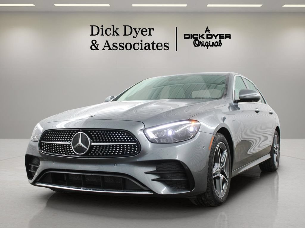 Used 2023 Mercedes-Benz E 350 4MATIC Sedan image 5