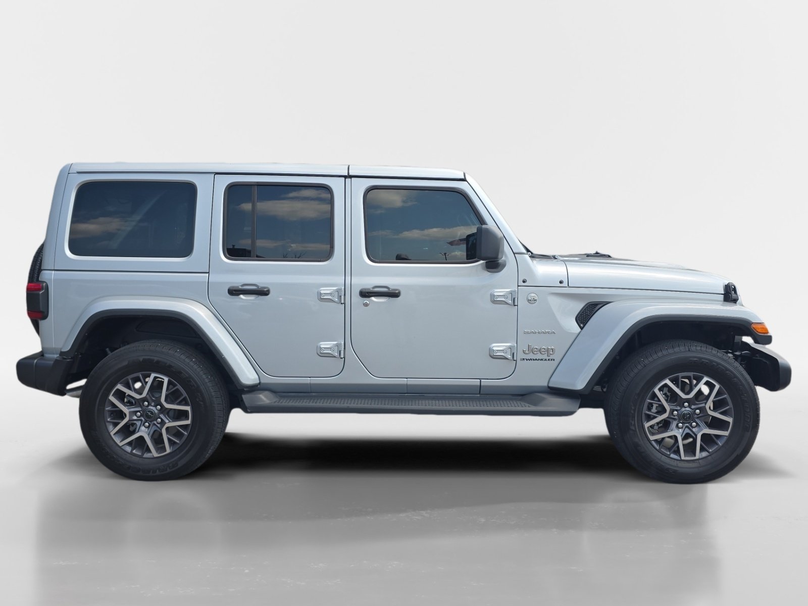 Used 2024 Jeep Wrangler Unlimited Sahara w/ Safety Group AWD/4WD image 7