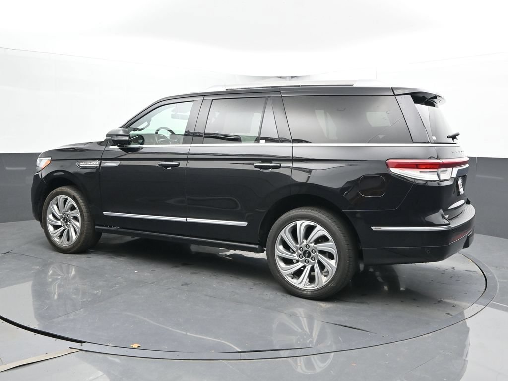 Used 2024 Lincoln Navigator Premiere AWD/4WD image 10