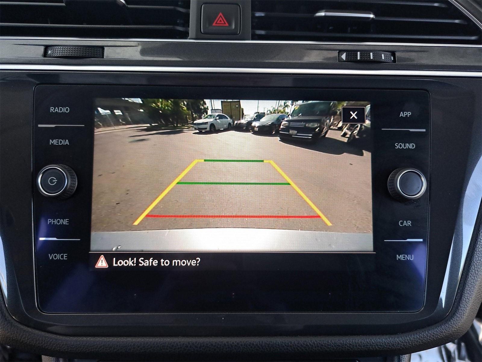 Used 2022 Volkswagen Tiguan SE image 26