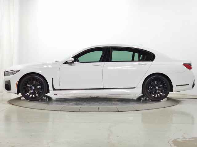 Used 2022 BMW 740i xDrive w/ M Sport Package image 4