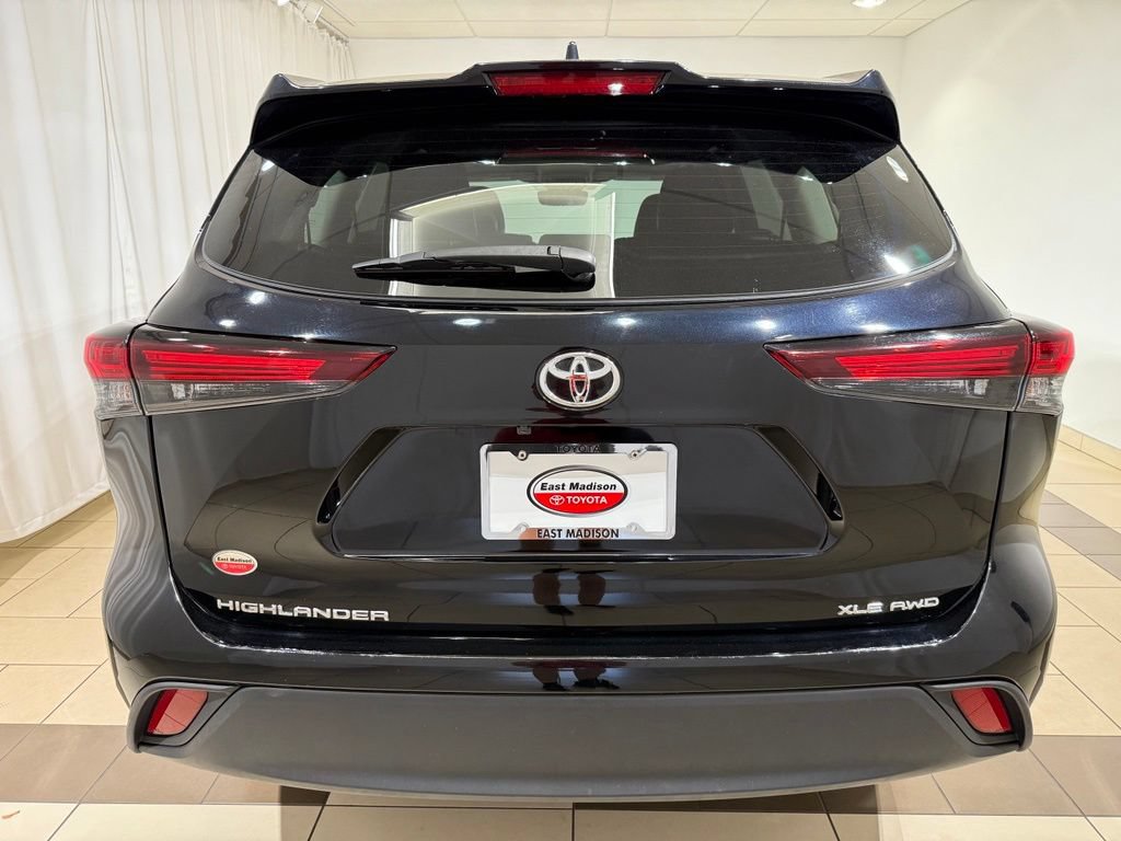Certified 2024 Toyota Highlander XLE AWD/4WD image 5