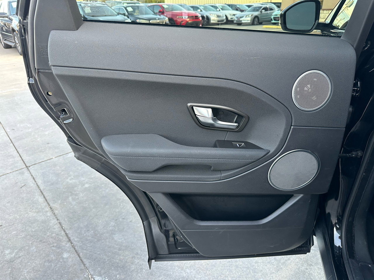 Used 2014 Land Rover Range Rover Evoque Pure image 25