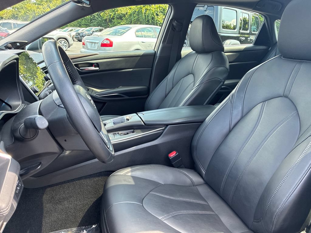 Used 2021 Toyota Avalon XLE w/ Moonroof Package FWD image 11