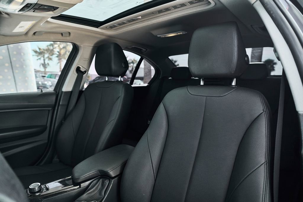 Used 2018 BMW 320i Sedan image 25