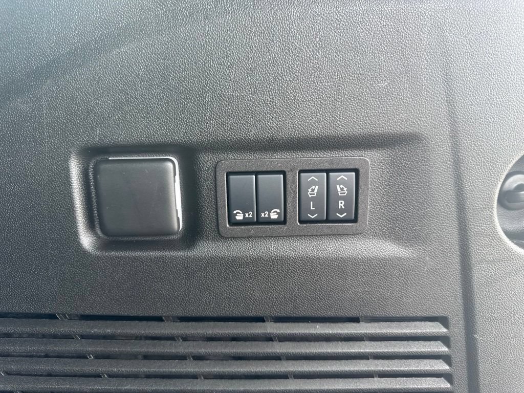 Used 2024 Chevrolet Suburban Premier AWD/4WD image 27