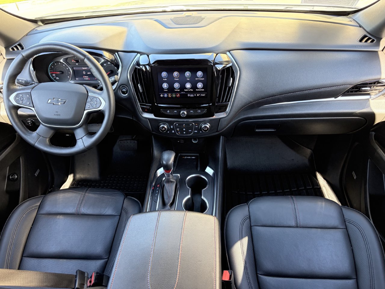 Used 2022 Chevrolet Traverse RS FWD image 15