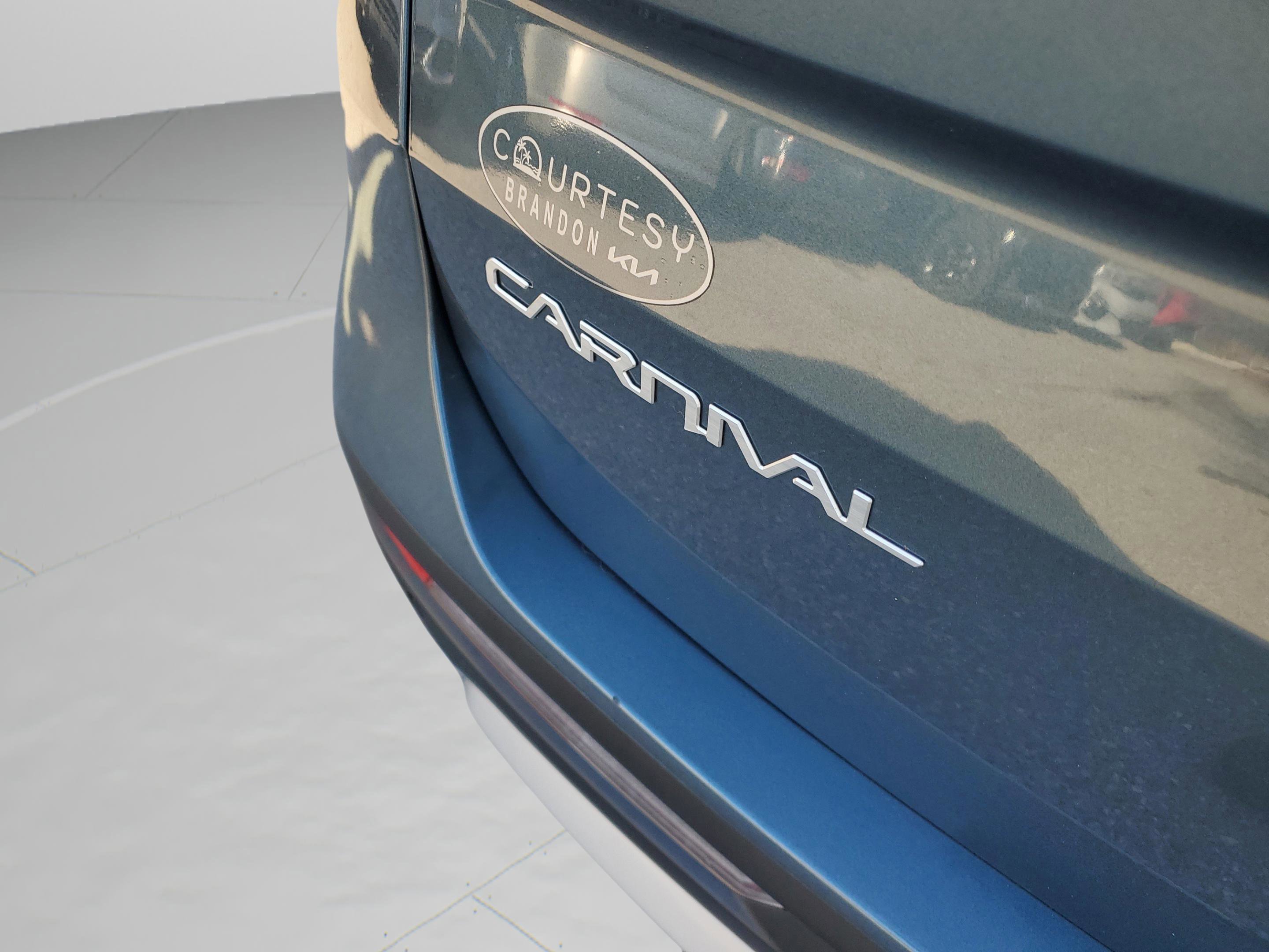 Certified 2023 Kia Carnival EX image 9