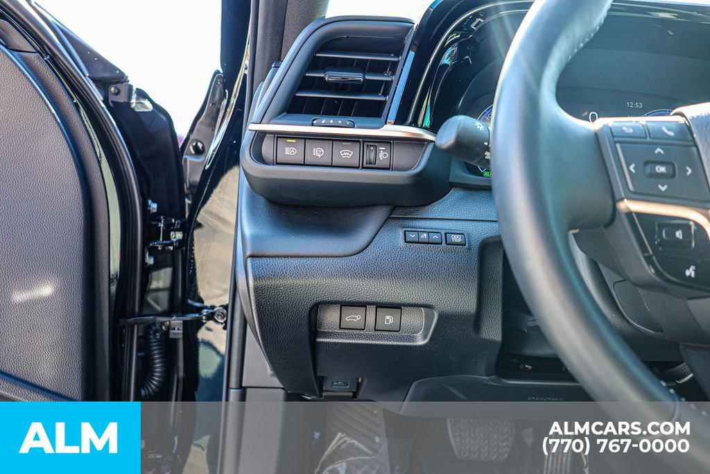 Used 2025 Toyota Crown Signia image 28