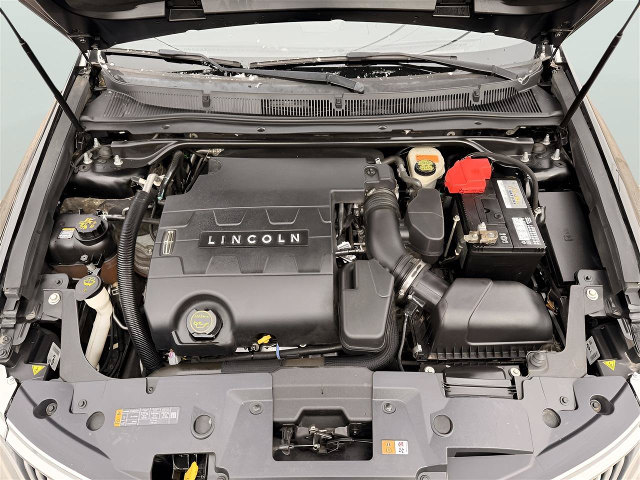 Used 2015 Lincoln MKS w/ Equipment Group 101A FWD image 28