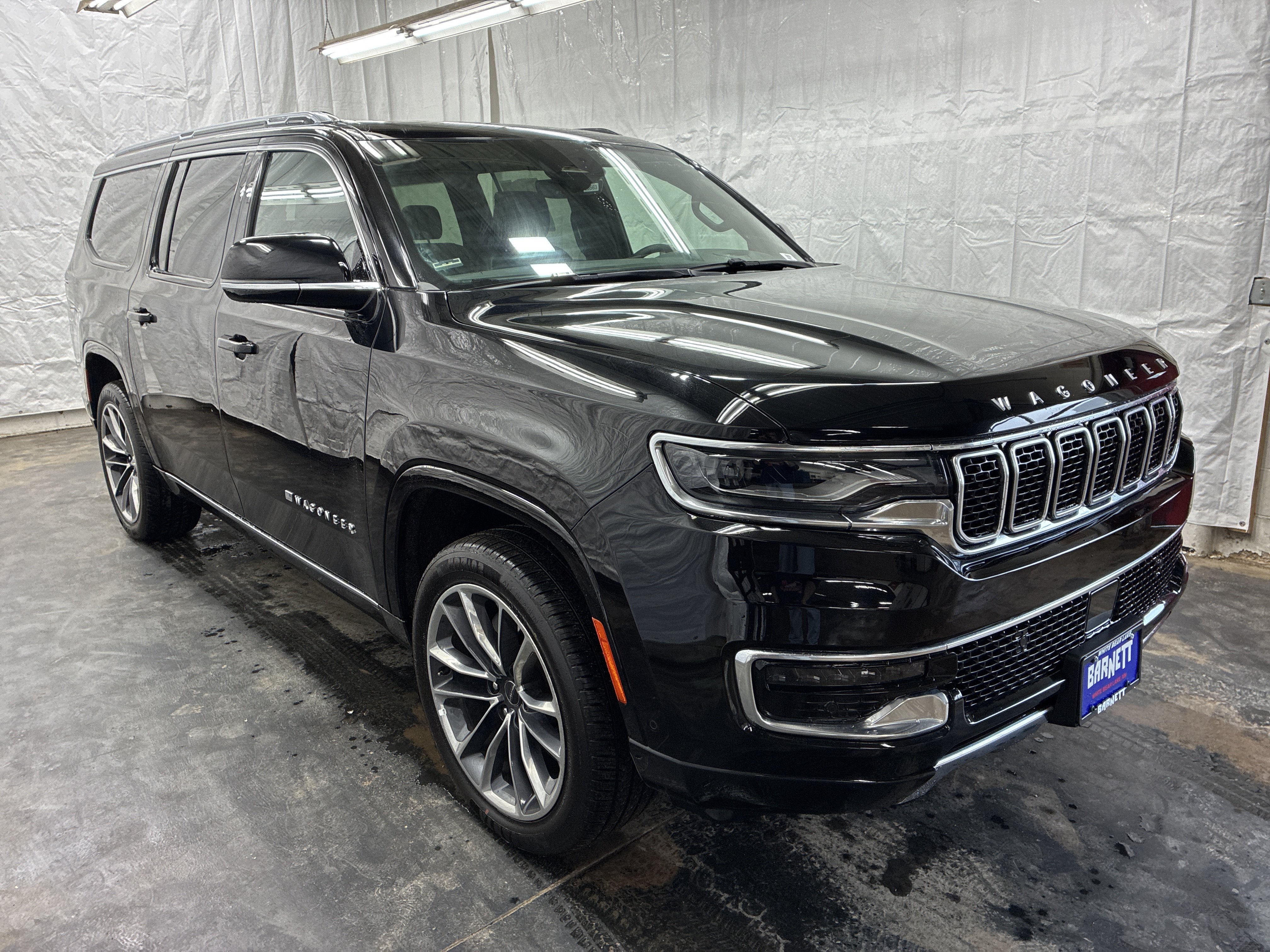 Certified 2024 Jeep Wagoneer L Series III w/ Premium Group I AWD/4WD image 3