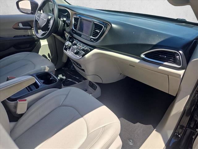 Used 2018 Chrysler Pacifica Touring-L FWD image 20