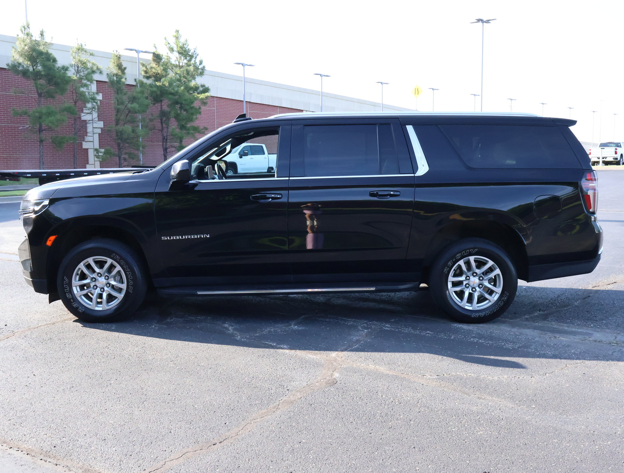 Used 2024 Chevrolet Suburban LT AWD/4WD image 35