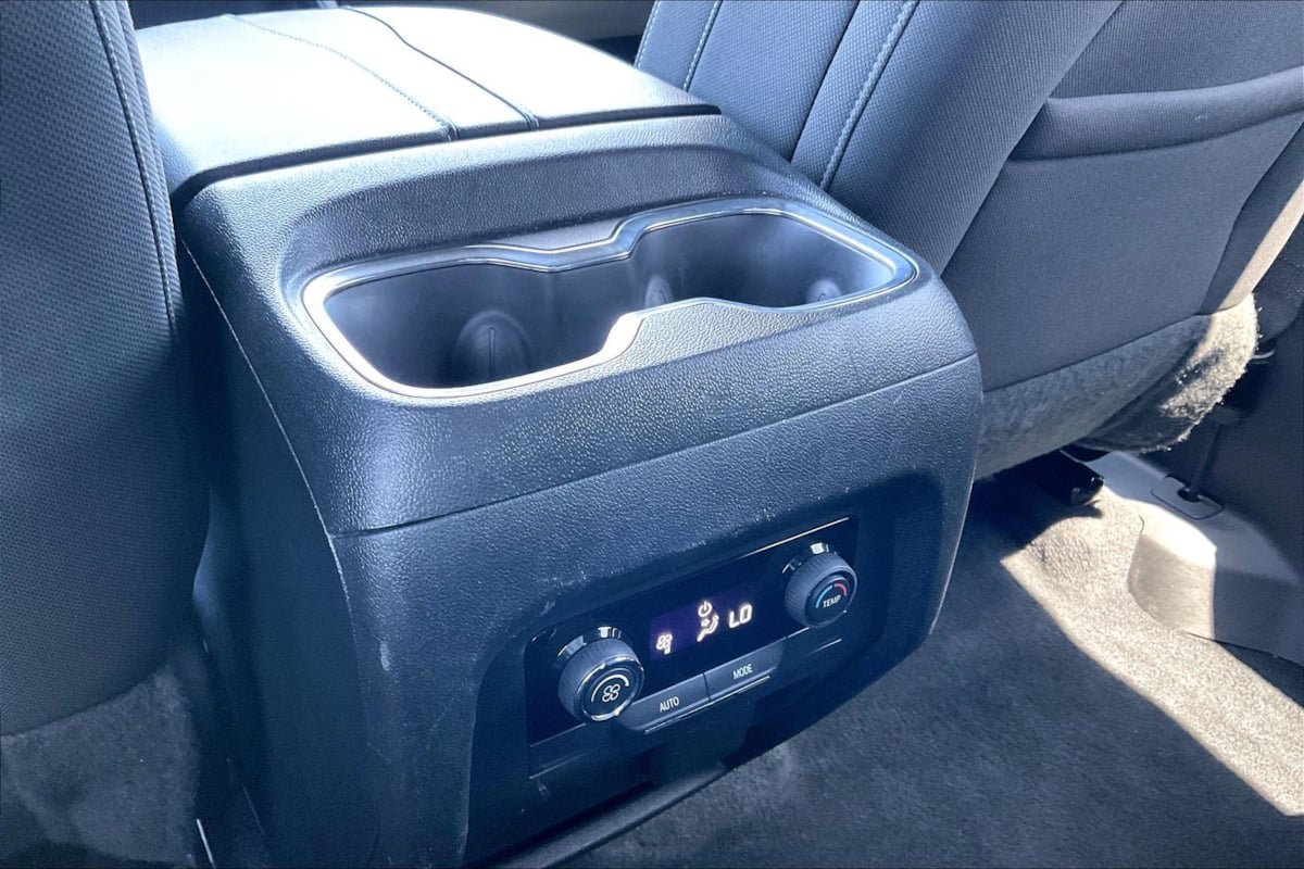 Used 2024 Chevrolet Traverse LT FWD image 33