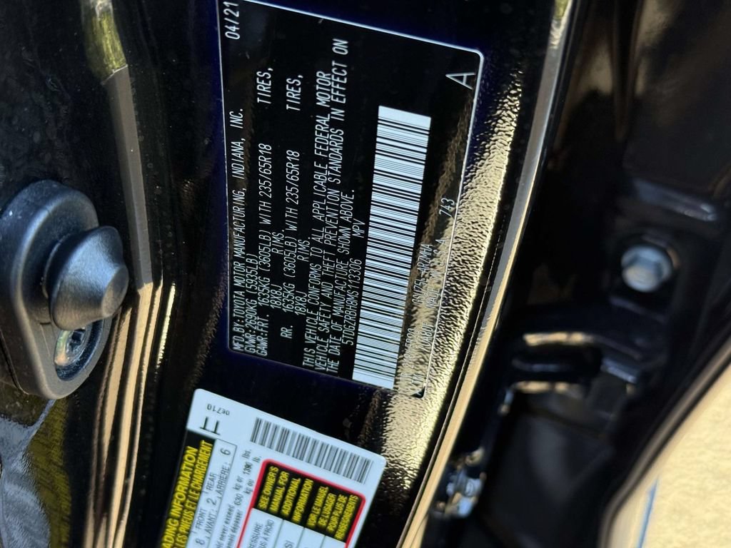Used 2021 Toyota Highlander XLE AWD/4WD image 35