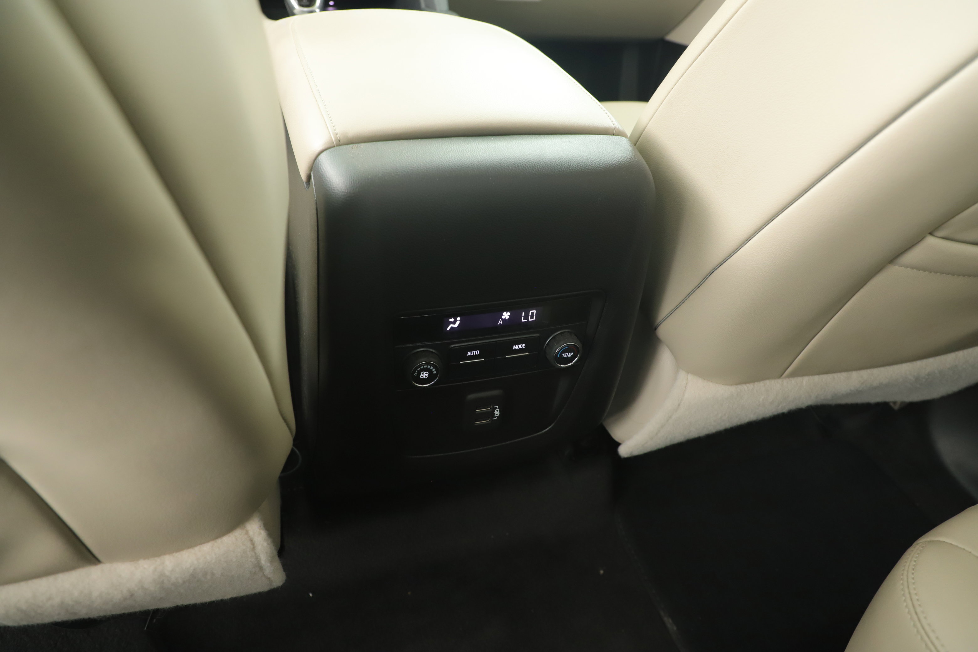 Used 2019 Buick Enclave Essence image 15