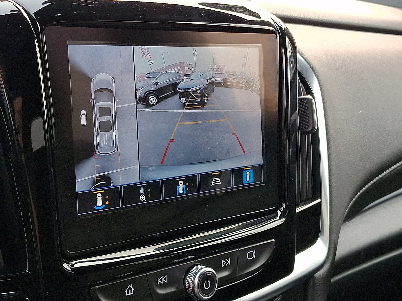 Certified 2023 Chevrolet Traverse LT w/ Rear Camera Mirror Package AWD/4WD image 19