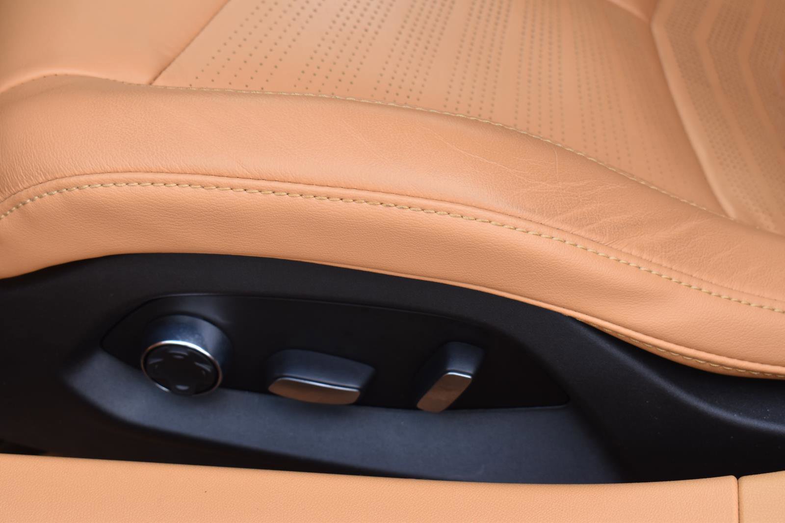 Used 2021 Chevrolet Corvette Stingray Premium Cpe w/ Engine Appearance Package RWD image 24