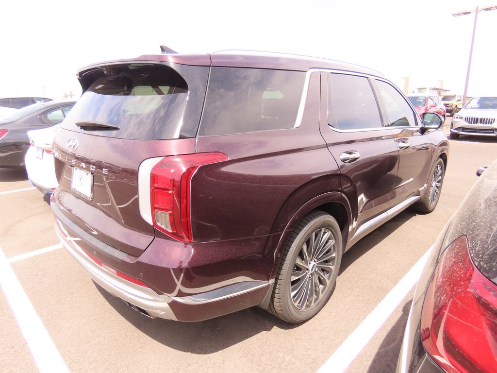 Used 2023 Hyundai Palisade Calligraphy image 3