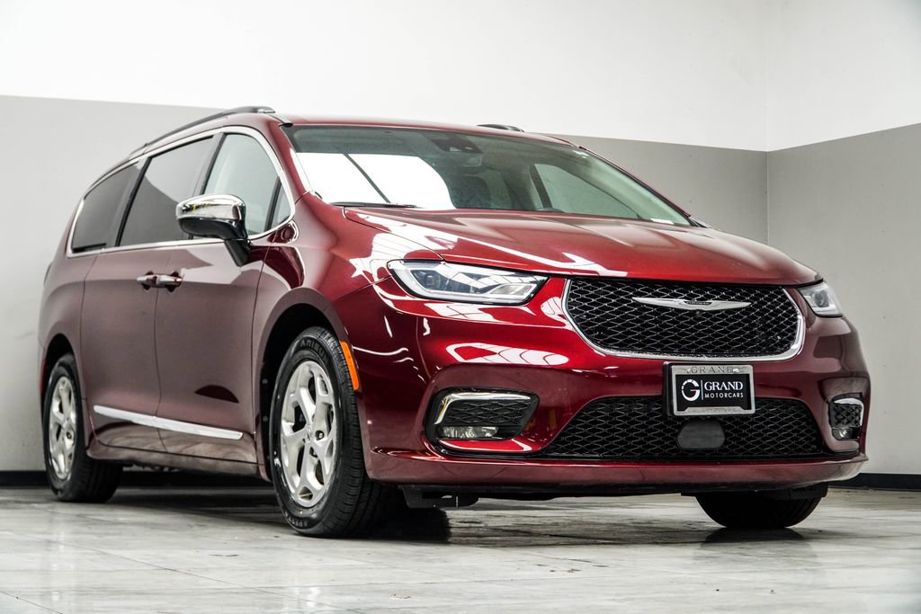 Used 2023 Chrysler Pacifica Limited FWD image 4
