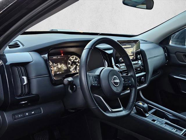 Used 2025 Nissan Pathfinder SV FWD image 9