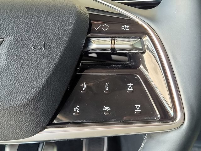 Certified 2025 Cadillac Optiq Sport 2 w/ LPO, Floor Liner Package AWD/4WD image 25