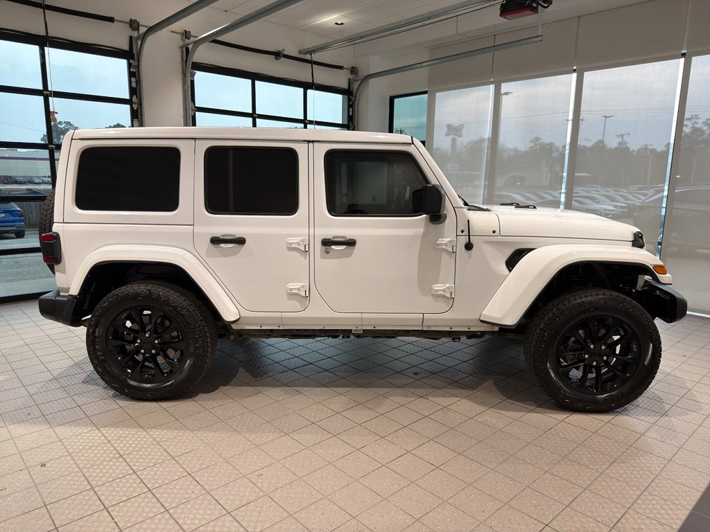 Used 2021 Jeep Wrangler Unlimited Sahara w/ Cold Weather Group image 6