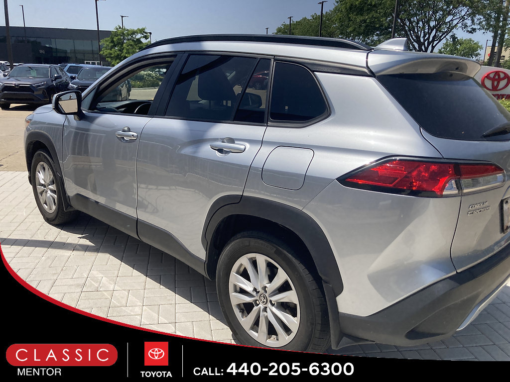 Used 2022 Toyota Corolla Cross LE AWD/4WD image 2
