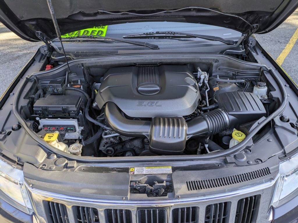 Used 2011 Jeep Grand Cherokee Laredo AWD/4WD image 40