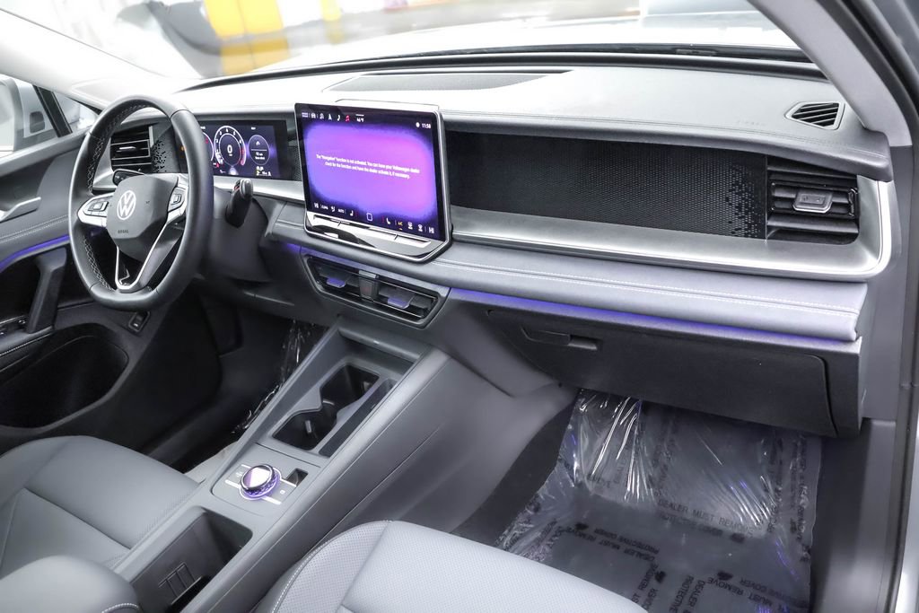 Used 2025 Volkswagen Tiguan SE image 24