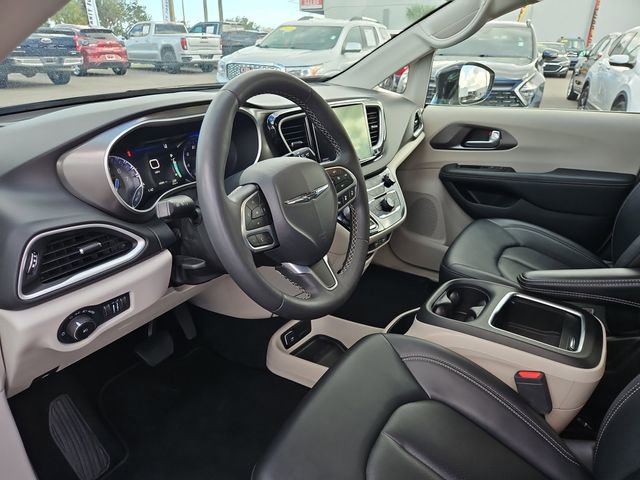 Used 2024 Chrysler Pacifica Touring-L image 15