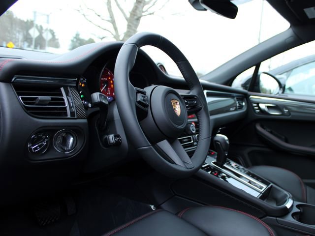 New 2026 Porsche Macan GTS image 4