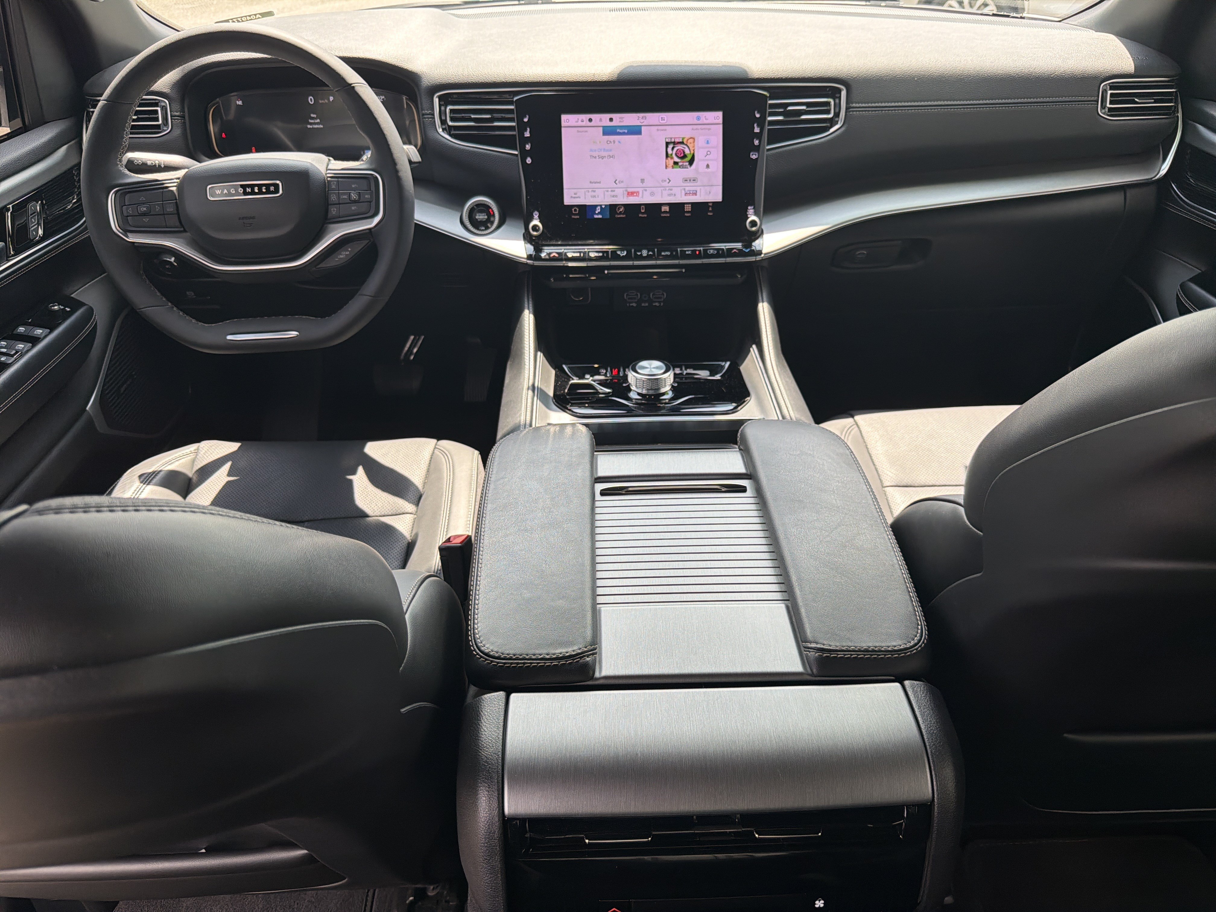Used 2024 Jeep Wagoneer Series II AWD/4WD image 4