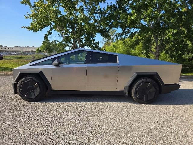 Used 2024 Tesla Cybertruck AWD Crew Cab image 2