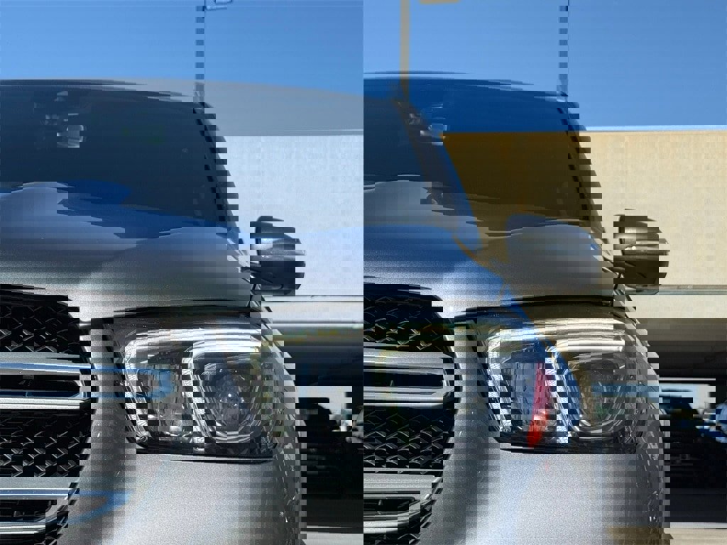 Used 2022 Mercedes-Benz GLE 350 w/ Premium Package image 3