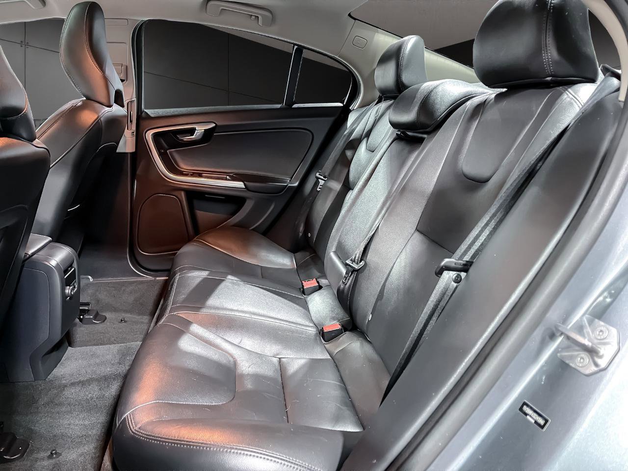 Used 2016 Volvo S60 T5 Premier w/ Climate Package image 10